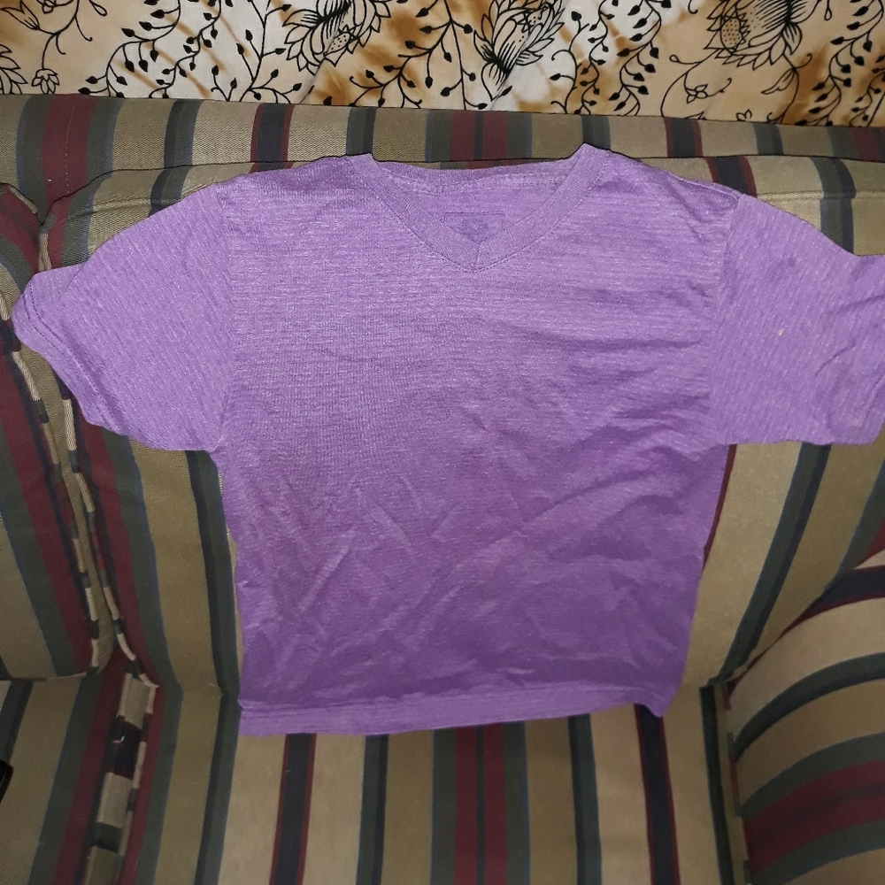 Little girls t shirt size med. (8 to 10)